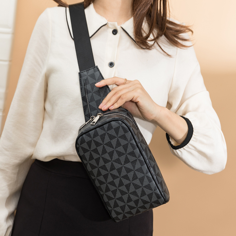 Sacs de poitrine de luxe pour  - Luxury Bags Sling avis et prix