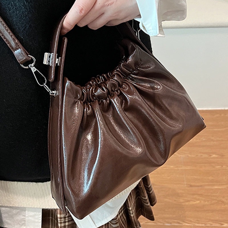 Sac seau plissé bordeaux pour  - Top Handle Patent Bag avis et prix