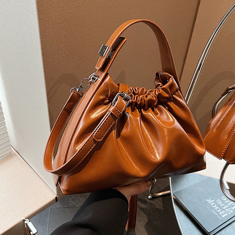 Sac seau plissé bordeaux pour  - Top Handle Patent Bag avis et prix