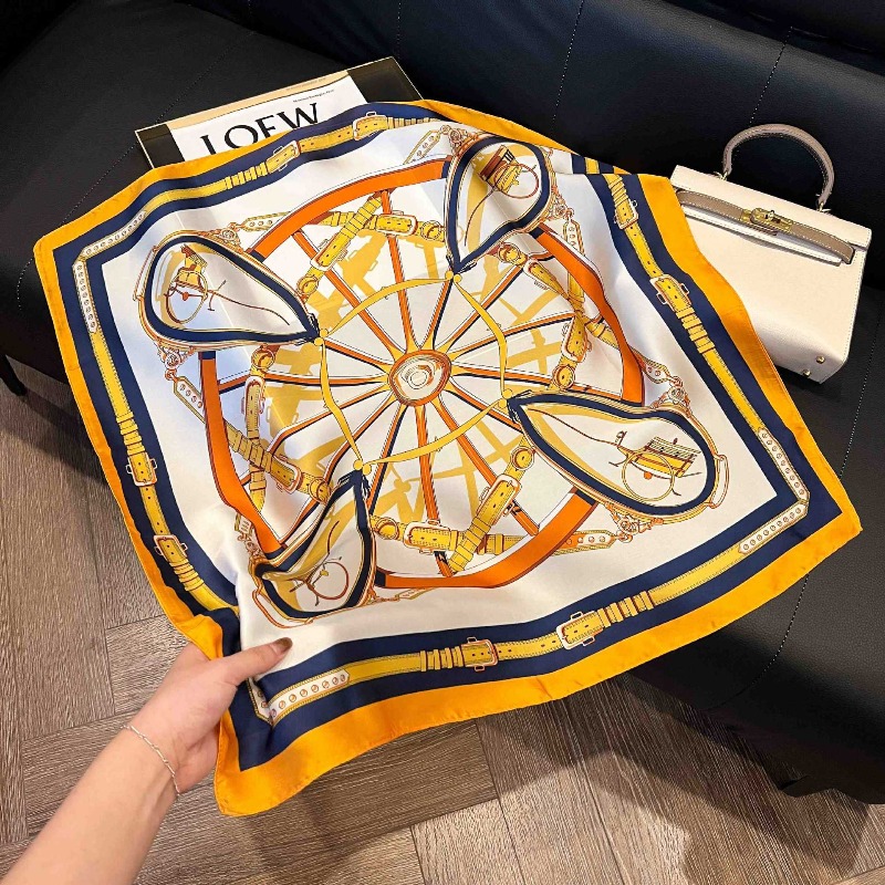 Foulard carré en soie de luxe  - Luxury Bags Design avis et prix