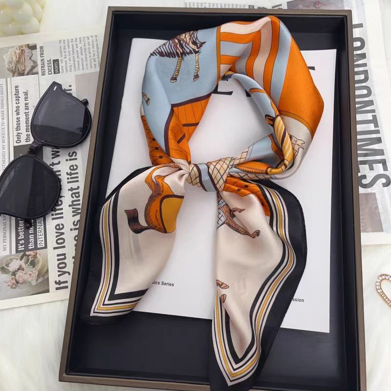 Foulard carré de luxe 100% soi - Luxury Bags For Travel avis et prix
