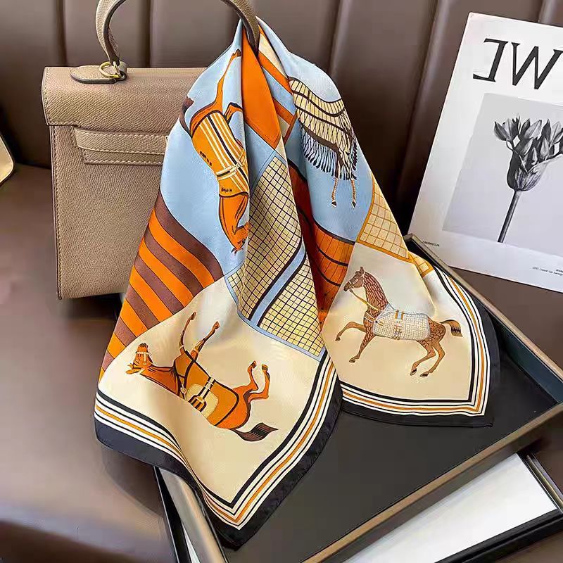 Foulard carré de luxe 100% soi - Luxury Bags For Travel avis et prix