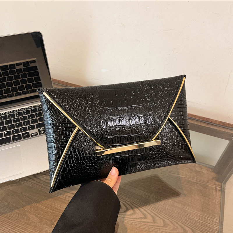 Pochette enveloppe motif croco - Luxury Bags Vip avis et prix