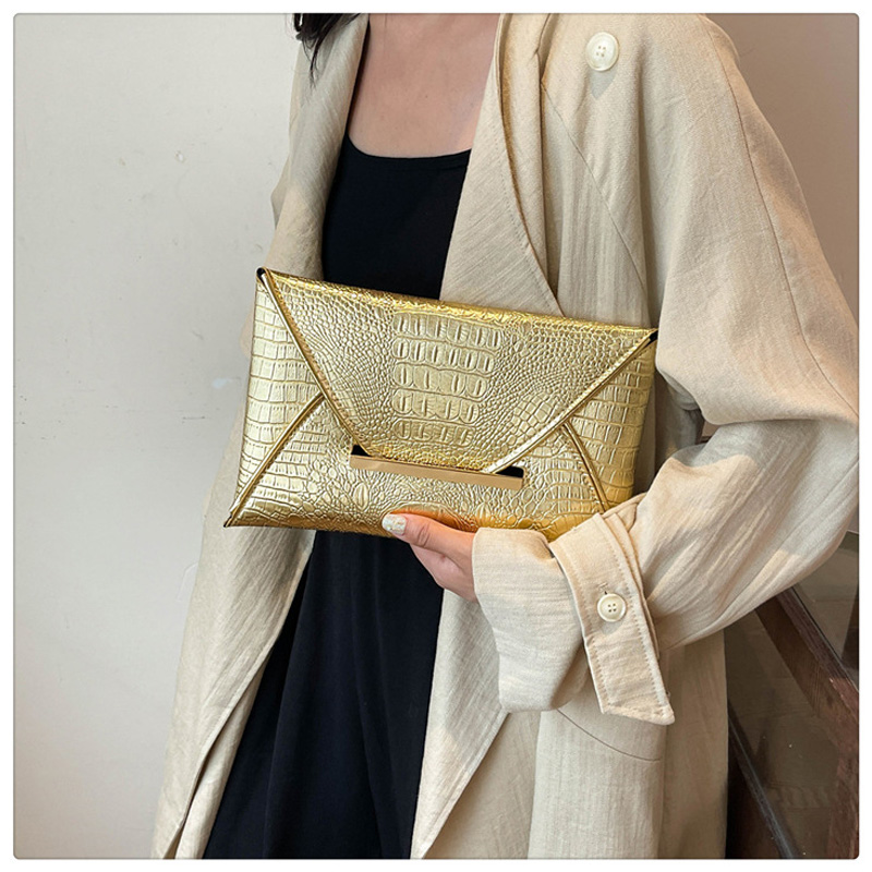 Pochette enveloppe motif croco - Luxury Bags Vip avis et prix